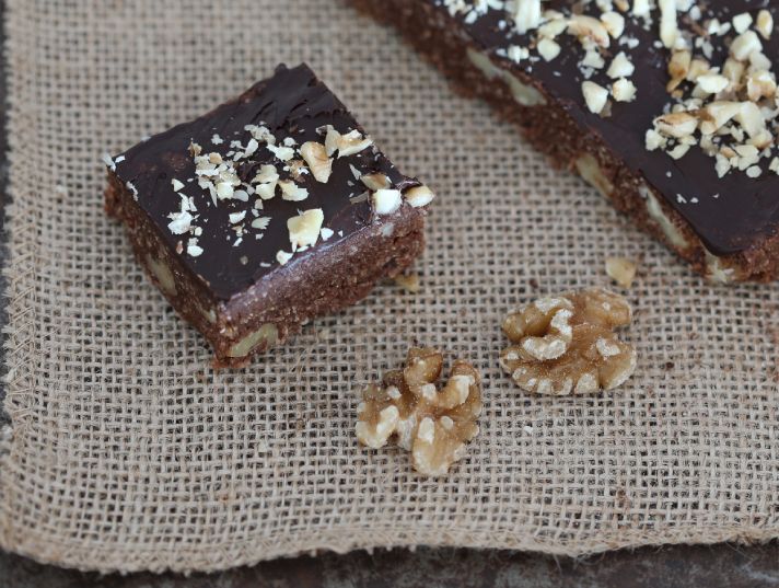 NO BAKE CHOCOLATE SLICE - A BIT LIKE HEDGEHOG!