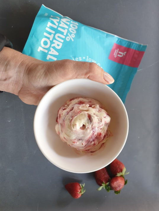 STRAWBERRY SWIRL CHEESECAKE ICE CREAM