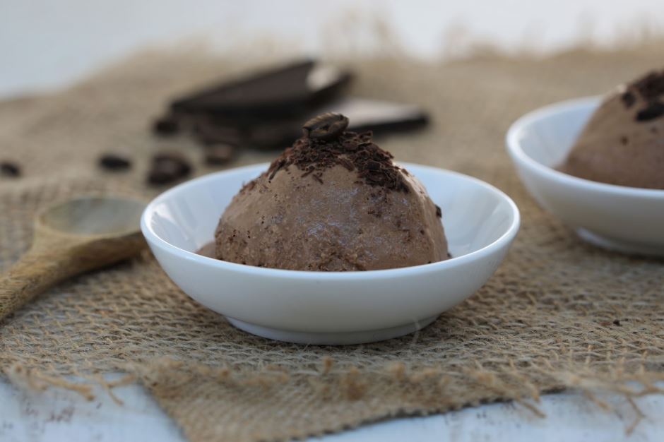 NO CHURN KETO CHOCOLATE ICE CREAM